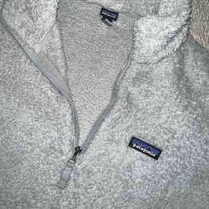 Like new- Patagonia super warm & cozy sherpa 1/2 zip, size M